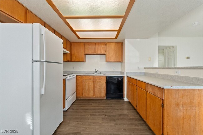 Foto del edificio - 2200 Benmore St