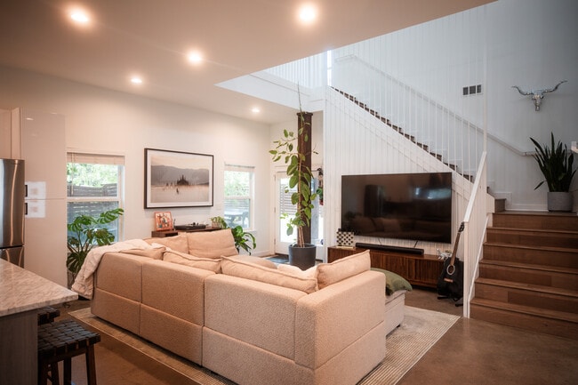 Building Photo - 903 Garden Villa Ct