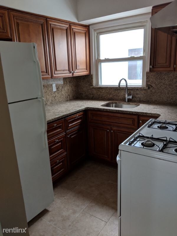 Foto del edificio - 2 br, 1 bath Apartment - 51 Durant ave