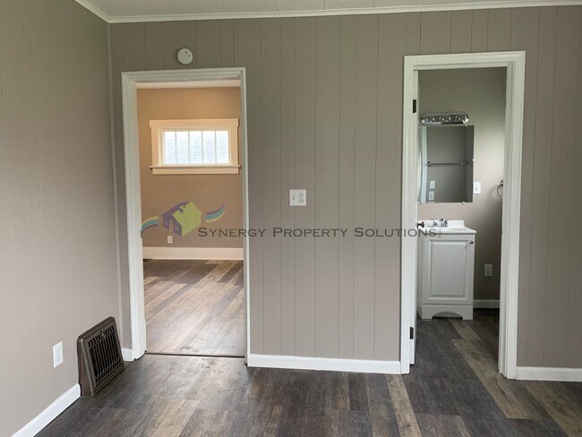 Building Photo - OWN YOUR HOME IN CRESTLINE  MOVE IN READY!