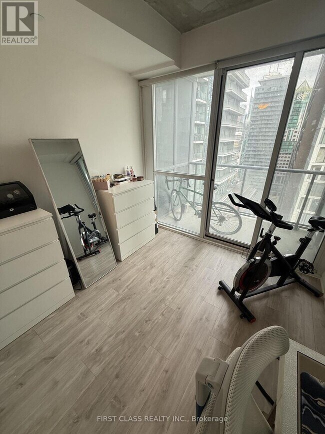 Photo du bâtiment - 88 Blue Jays Way