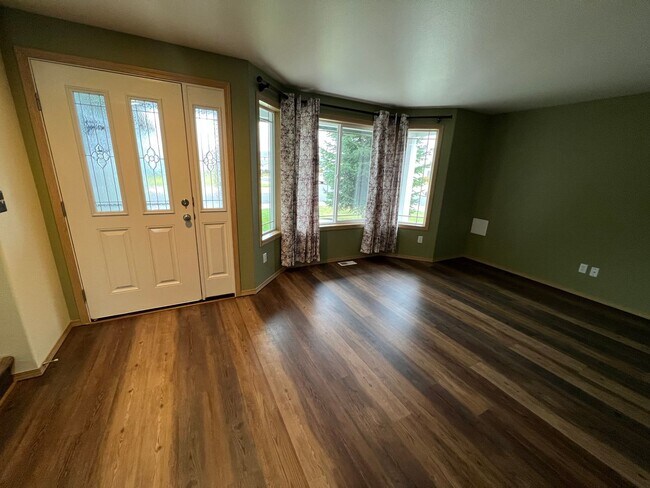 Building Photo - Stunning 4 Bed, 2.5 Bath Home in Cheney ne...