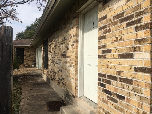 Building Photo - 2200 Granberry Dr