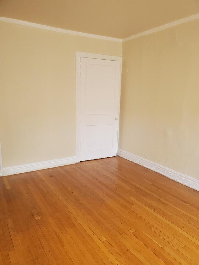 Foto principal - 6921 N Wayne Ave