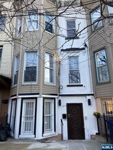 Building Photo - 477 Mercer St