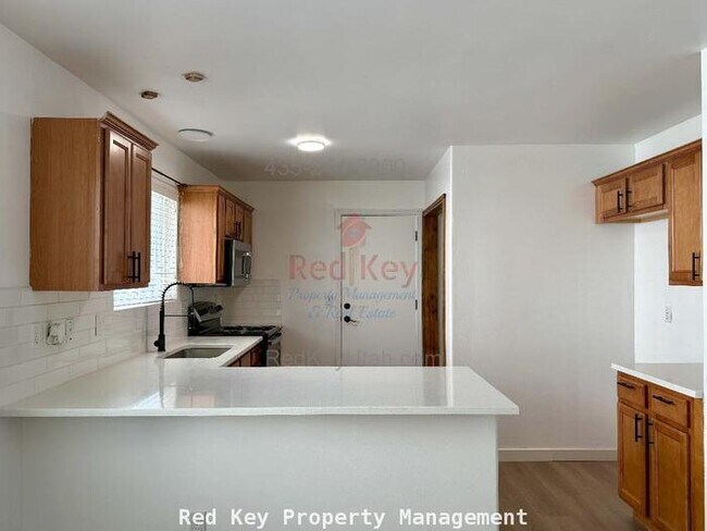 Building Photo - 80 E Single Family Home