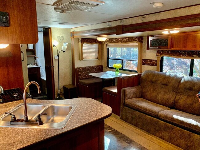 Foto del edificio - 615 Tall Oaks Rd