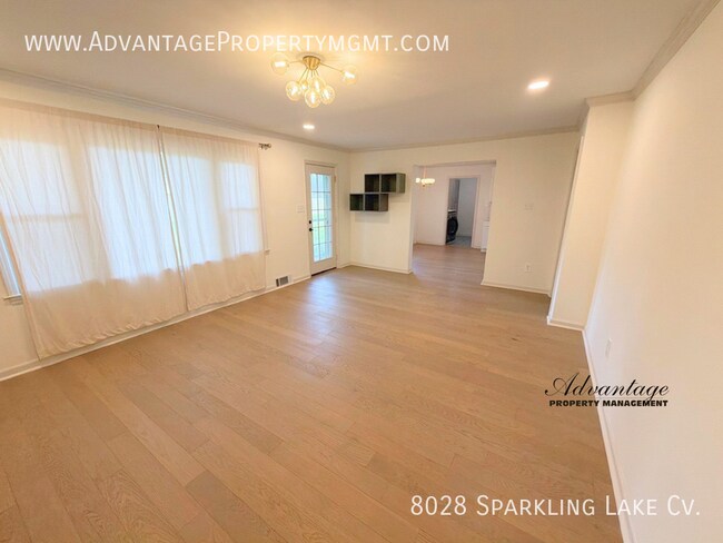 Foto del edificio - 8028 Sparkling Lake Cove