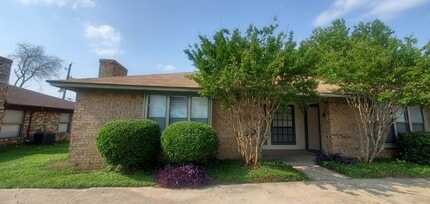 Building Photo - 1001 Southmoor Dr