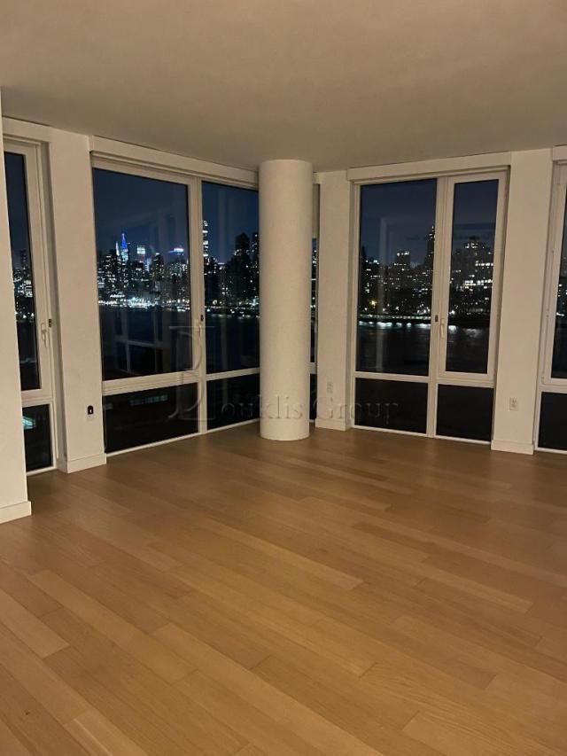 Foto del edificio - 1 bedroom in ASTORIA NY 11102