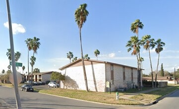 Building Photo - El Jardin Apartments