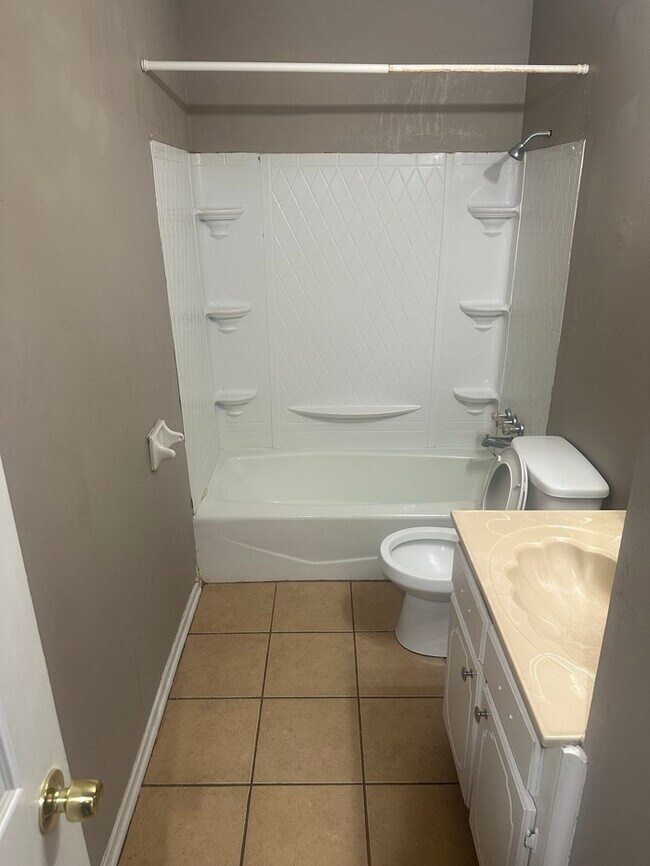 Building Photo - 5280 Longwood Cove