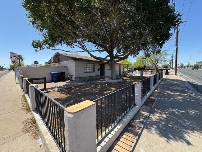Foto del edificio - Fantastic 3 Bedroom/2 Bath Single Level Ho...