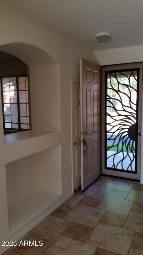 Building Photo - 2050 S Edgewater