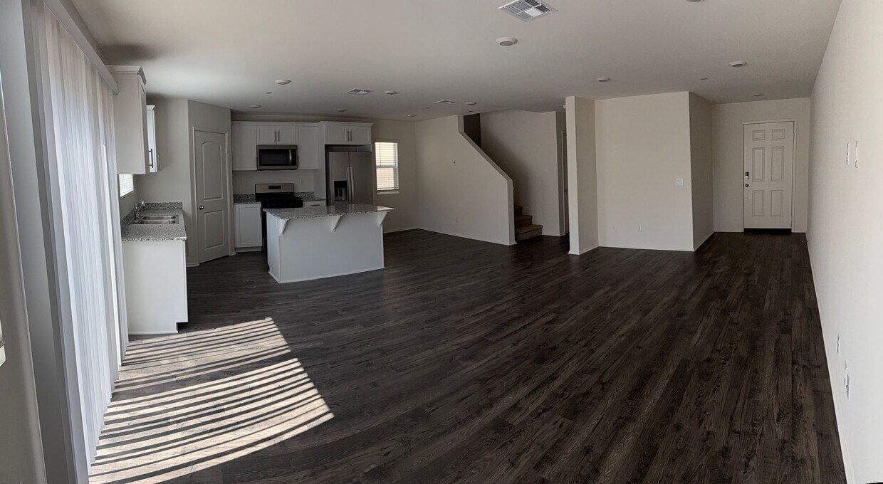 Foto principal - BRAND NEW 4 BED / 2.5 BATH HOME WITH SOLAR...