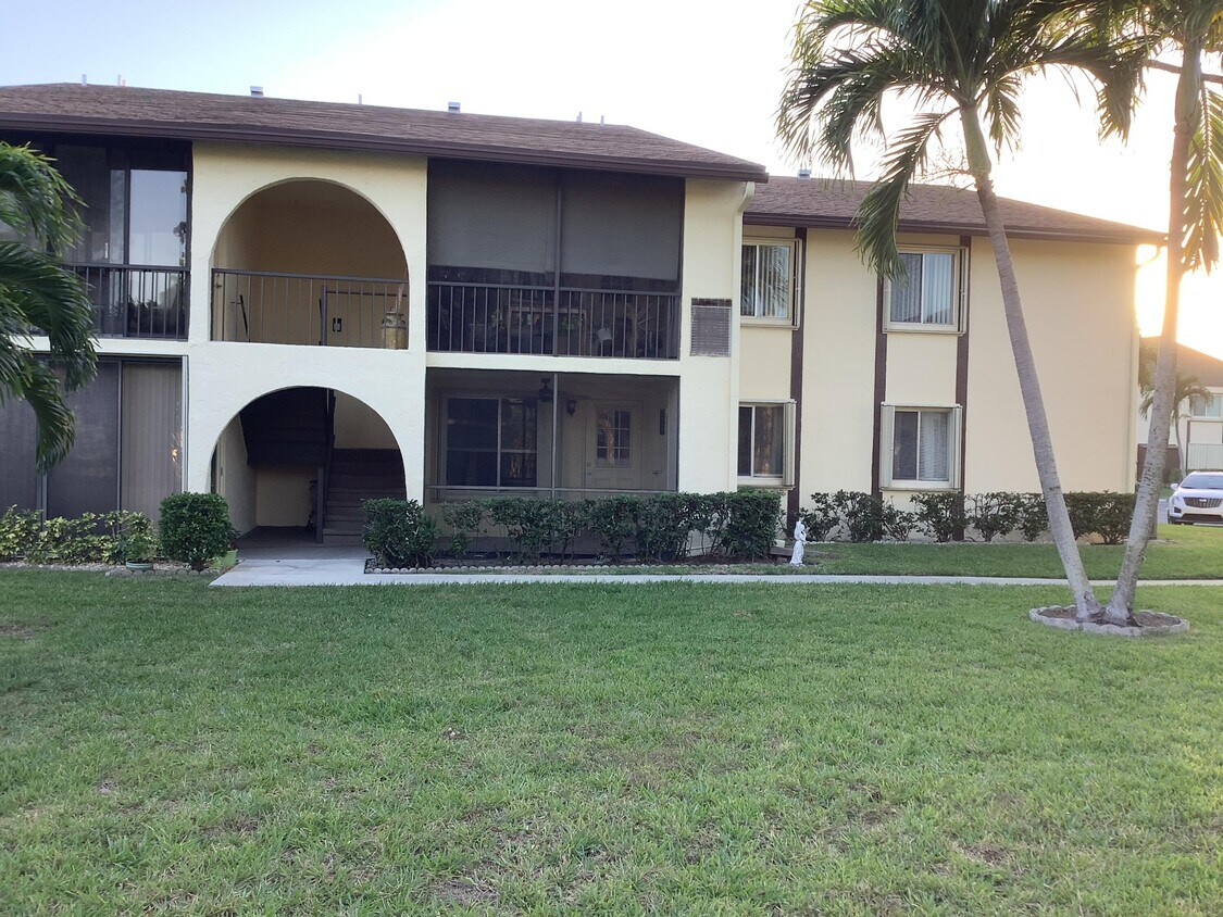 3560 Pine Tree Ct Unit B1, Greenacres, FL 33463 Condo for Rent in Greenacres, FL