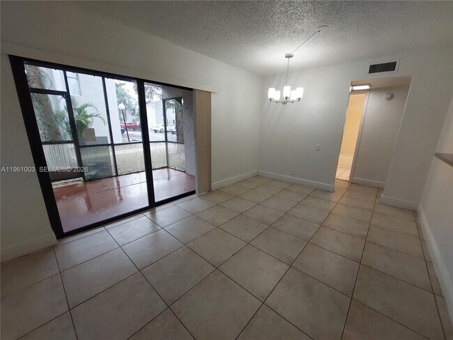 Foto del edificio - 4463 Treehouse Ln