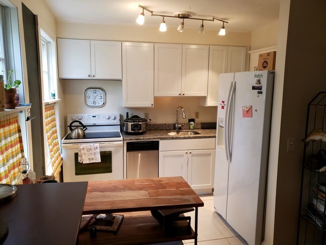 ¡Gabinetes, encimera y lavavajillas nuevos! - 30 Vesper St