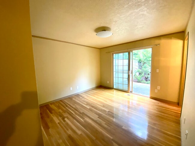 Building Photo - 9087 SW Monterey Pl