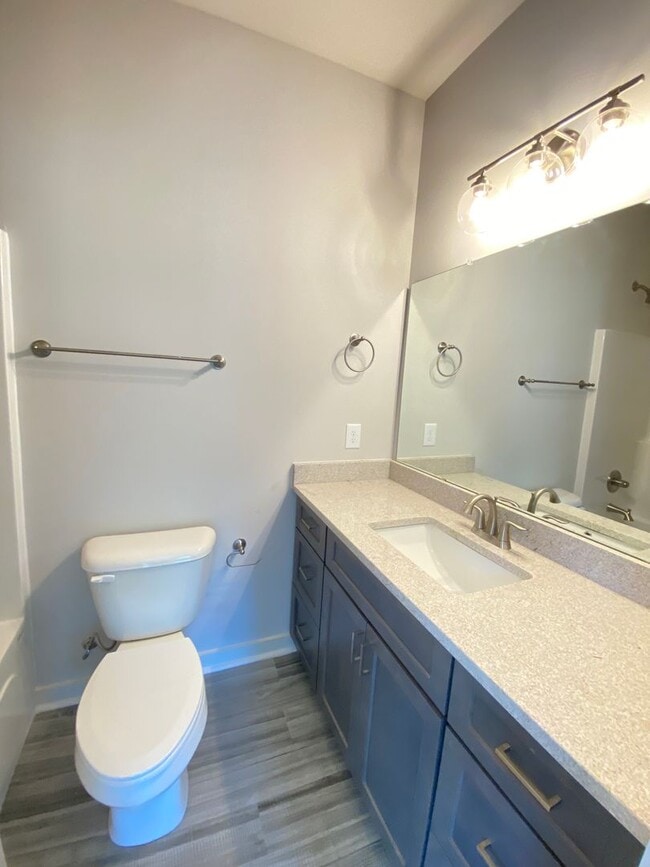 Photo - 5 Bed / 5 Bath Home – Available for Fall 2...