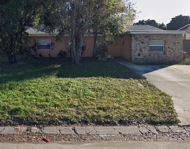 Building Photo - Spacious 3 Bedroom / 2 Bath Home ~  Pinell...