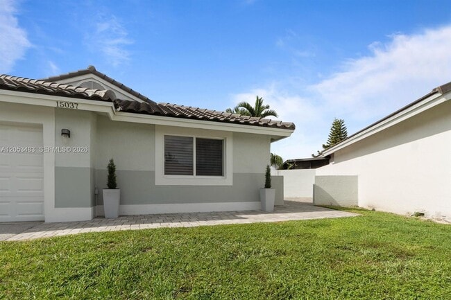 Foto del edificio - 15037 Brighton Ln