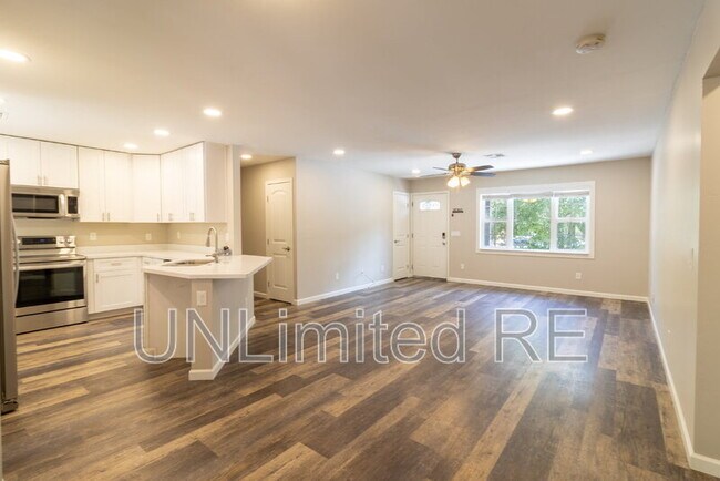 Building Photo - 216 E Zuni Dr