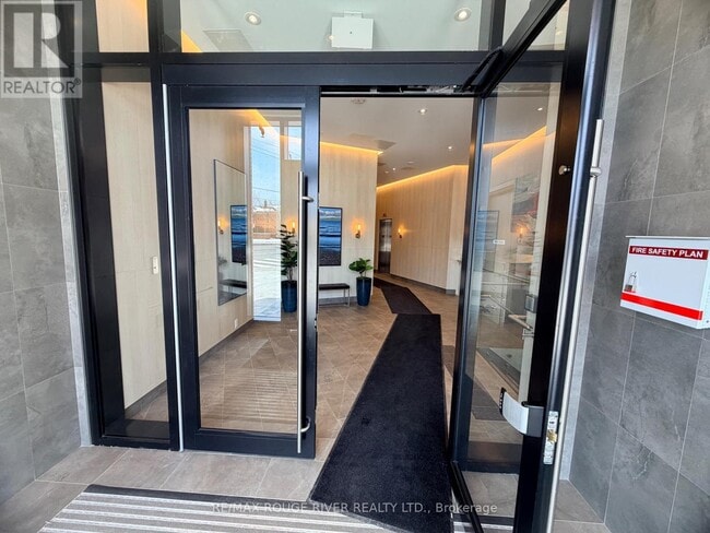 Building Photo - 2 Manderley Dr