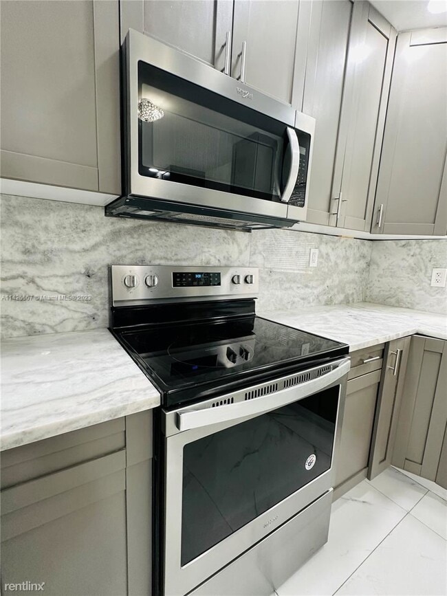 Building Photo - 4 br, 2 bath House - 5931 NE 5th Ave # 5931