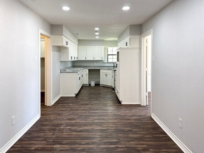 Building Photo - 55001 Windmill Ln