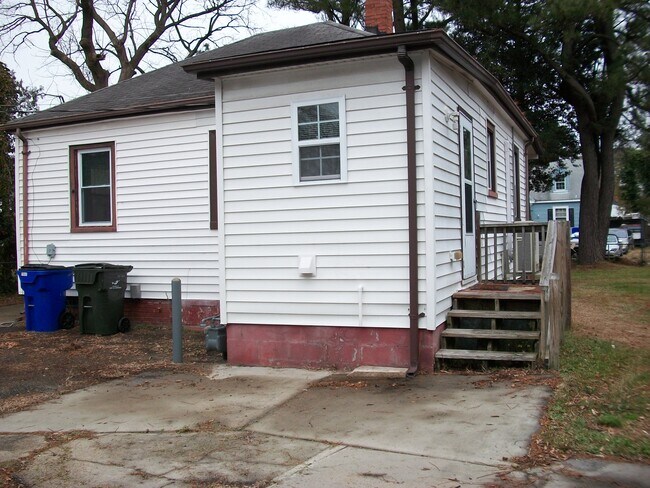 Building Photo - 6429 Dove St