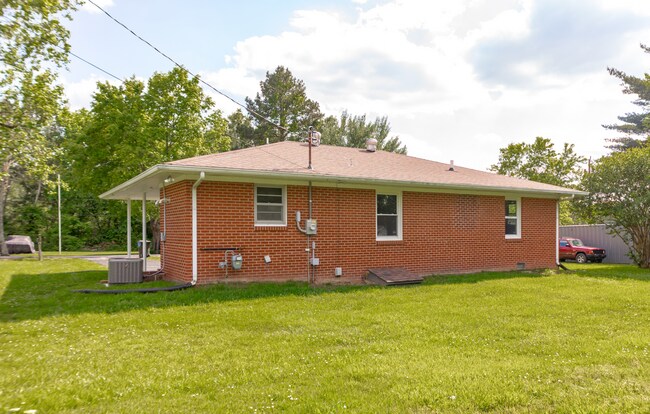 Building Photo - 4075 Albright Cir. Clarksville, TN 37043 *...