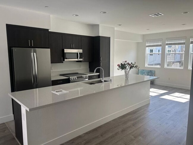 Building Photo - 423 Semillon Ln