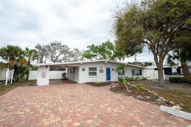 Building Photo - 817 Harbor Dr S