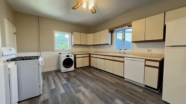 Building Photo - 92 Summer St