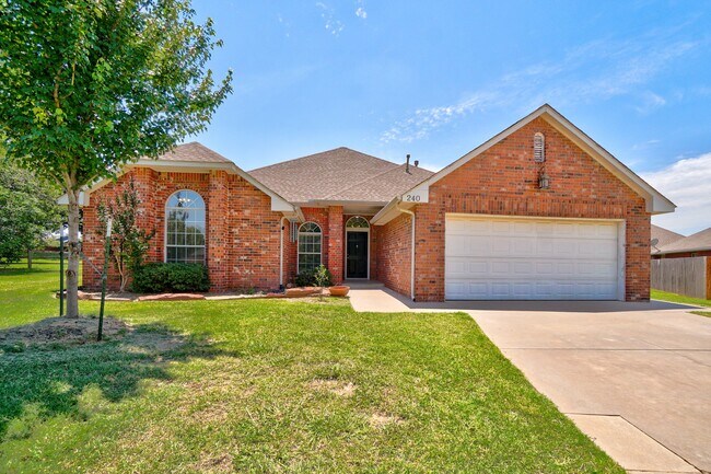 Building Photo - 240 Stonebrook Ln