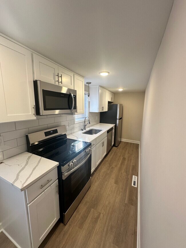 Building Photo - 437 Franklin St