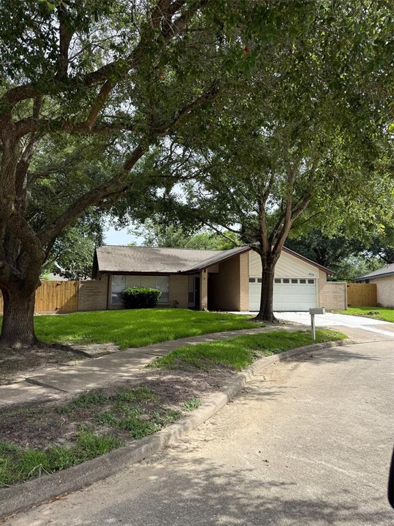 Foto principal - 5613 Countryaire St