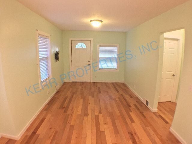 Building Photo - Charming 2-Bedroom Home with Spacious 1606 Sq Ft Living Space in Portland's SE Knapp St!