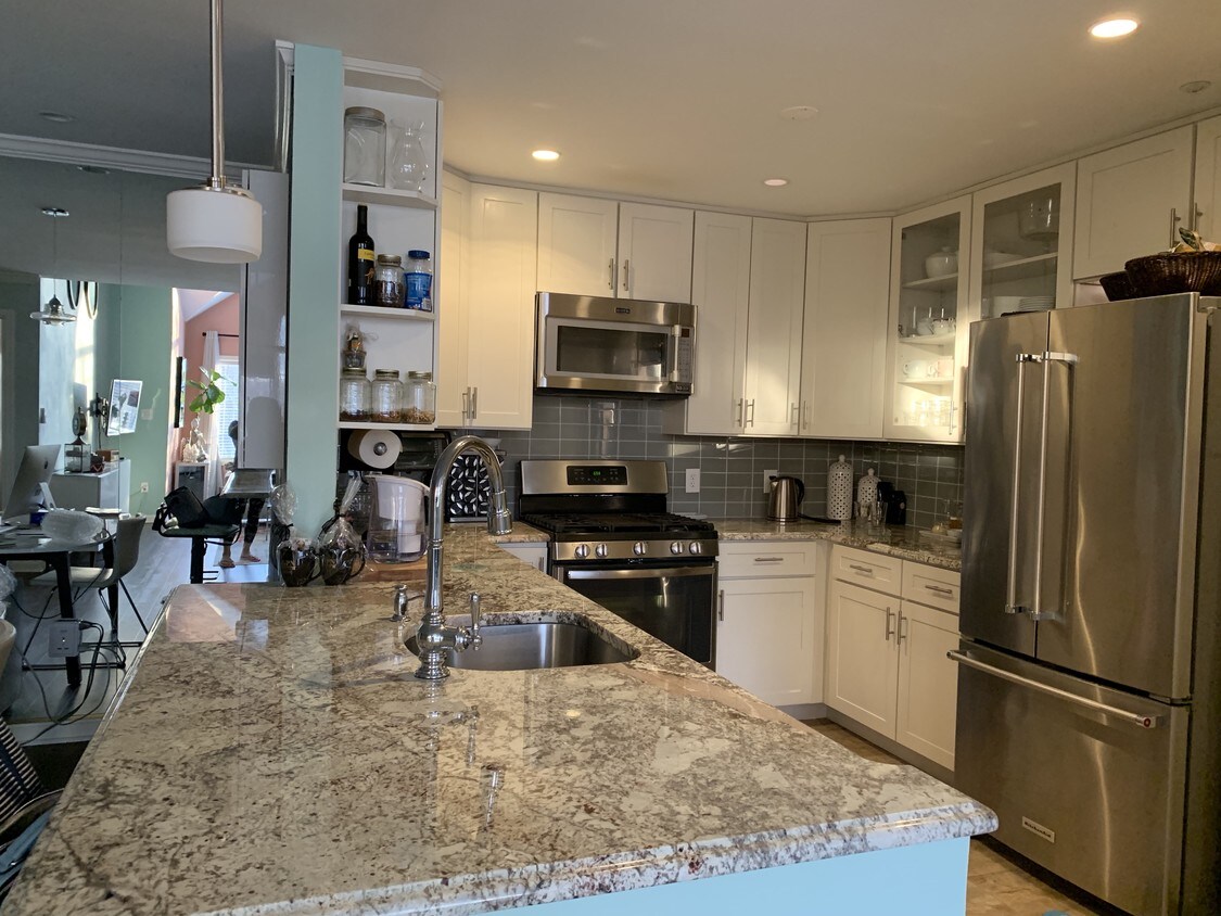 20408 Shore Harbour Dr, Germantown, MD 20874 Condo for Rent in