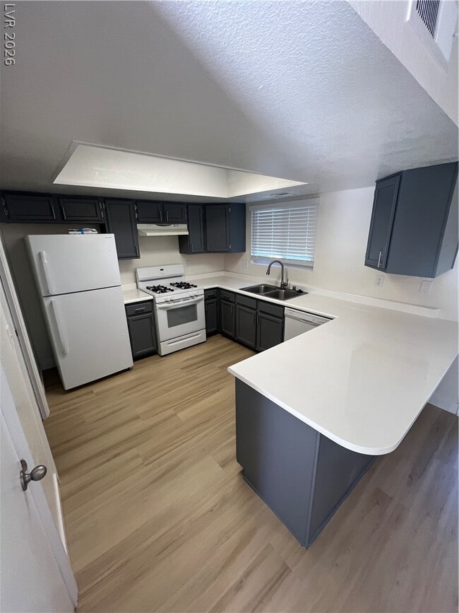 Building Photo - 3939 S Torrey Pines Dr