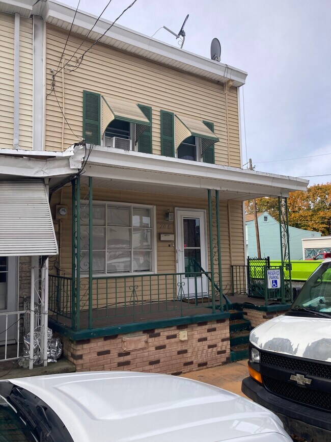 206 S Mill St, Saint Clair, PA 17970 Townhome Rentals in Saint Clair