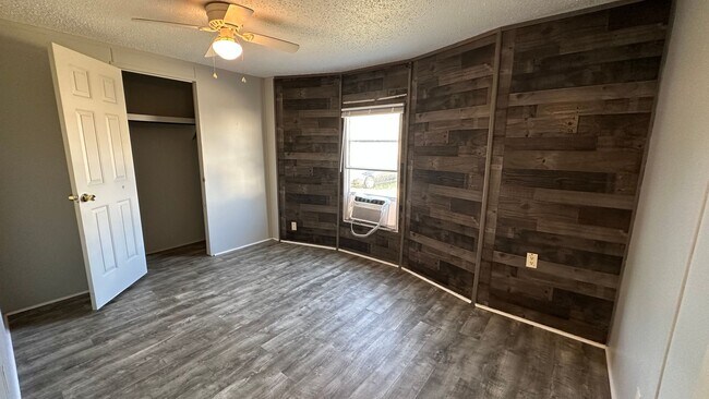 Foto del edificio - 2 bedroom Mobile Home Now Available!