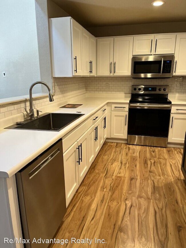 Building Photo - 3 br, 2.5 bath House - 6389 Rockville Drive