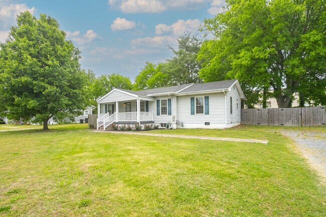 Building Photo - Lovely Home in Old Hickory