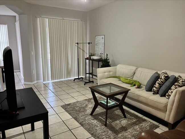 Foto del edificio - 5028 Sunridge Palms Dr