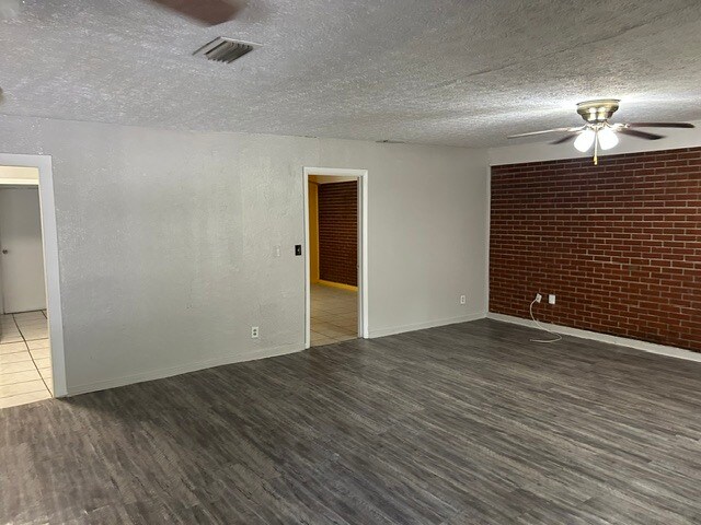 Foto del edificio - 1708 W 24th St