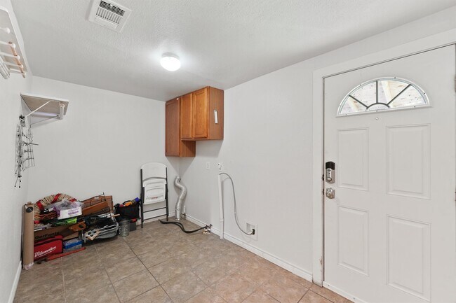 Foto del edificio - 210 Rouse St