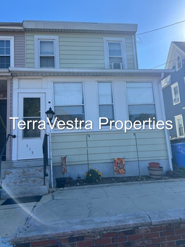 Primary Photo - 215 Maple Ave