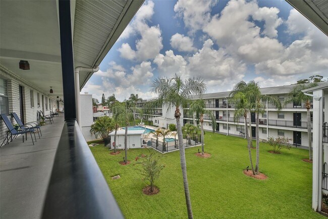 Foto del edificio - 4050 4th St N